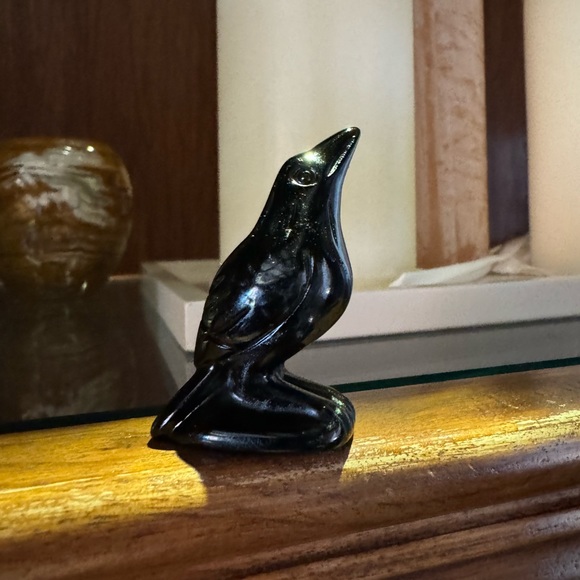 Solid Obsidian Raven Vintage-style Sculpture Desk Decor - Picture 4 of 8